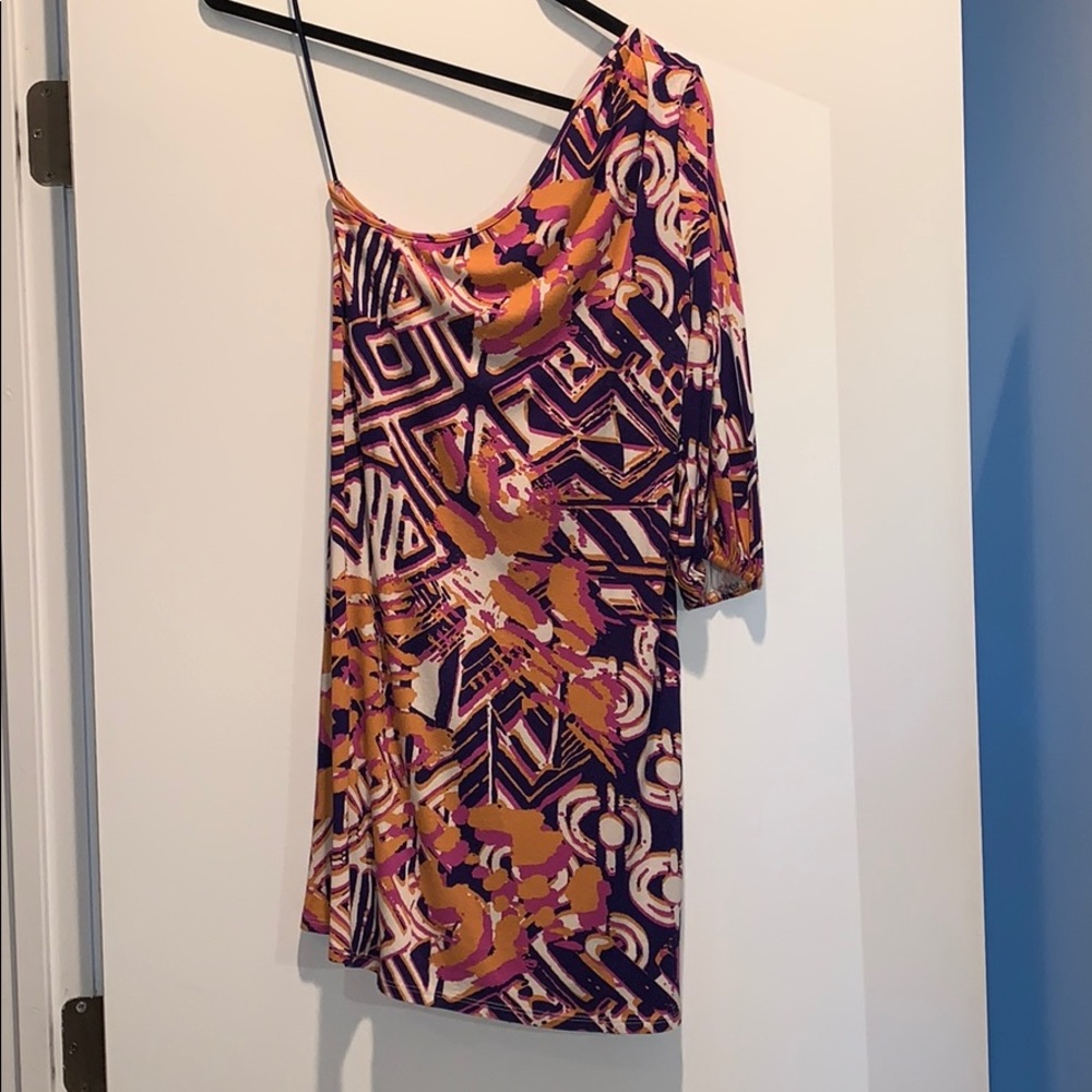 One sleeve mid length dress